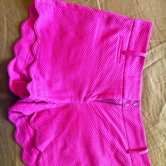 Sz 8 Anne Taylor Loft pink scalloped shorts - Picture 1 of 3